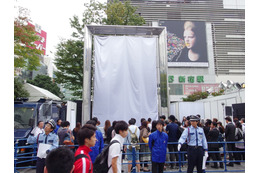 新宿駅前にSMAP降臨! 大パニックのセブン-イレブン新商品試食会 画像