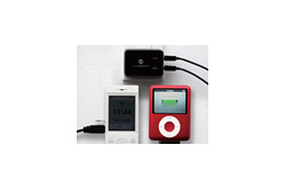 iPodや携帯電話端末を2台同時に充電できるUSB充電アダプタ 画像