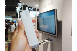 【CEATEC 2014 Vol.30】NTTドコモ、情報を「触覚」で伝えるコミュニケーション端末「YUBI NAVI」を試作 画像