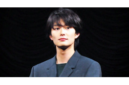 岡田将生、ポールダンスで傷だらけに! 画像