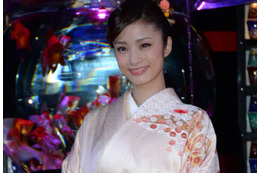 上戸彩、二条城で着物美人に!アートアクアリウム展広報大使に 画像