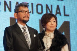 【第27回東京国際映画祭】庵野秀明&安野モヨコ、夫婦で登場…レッドカーペット 画像