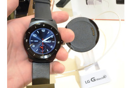 KDDI、丸型画面スマートウォッチ「LG G Watch R」を12月に国内発売 画像