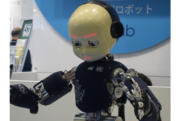 STマイクロ、ヒューマノイド・ロボット「iCub」を動作デモ