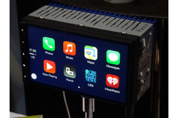 【CES 2015】Parrot、Android車載器「RNB6」を公開 画像