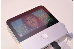 【CES 2015】これ一台で手軽にYouTubeシアター!ZTEのLTE内蔵ピコプロジェクター 画像