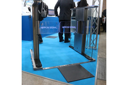 【ウェアラブルEXPO】タッチせずともゲートが開く!ハンズフリー人体通信システム「elefin」のデモ機が展示 画像