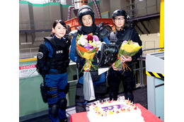 ガッキー、向井理&綾野剛、Wバースデーをサプライズで祝福! 画像