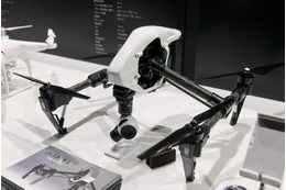 【CP+ 2015 Vol.5】DJI、4K撮影が可能な空撮ドローン「Inspire 1」をデモ 画像