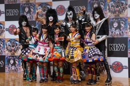KISS来日会見にももクロ登場!「KISSさんと一緒に世界中の笑顔をいただきにいきたい」 画像