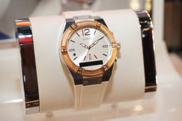 【MWC 2015 Vol.56】米アパレルブランド“GUESS”、初めてスマートウォッチを発表 画像