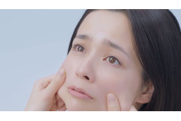 加藤ローサ、2児の母とは思えない!? 4年ぶりCMで“ぷるぷる素肌”披露 画像