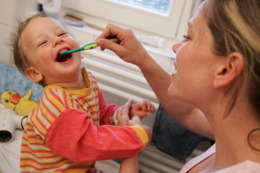 3歳までが重要! 母親から子どもへの「むし歯」感染と予防法 画像