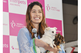 【Interpets 2015 Vol.9】「ベストペットスマイルアワード」の初代受賞者は森泉に決定! 画像