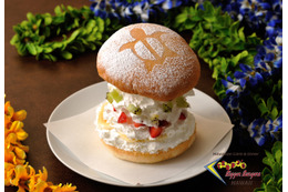 【グルメ】 ホイップ&フルーツをたっぷりサンドしたスイーツバーガー! 画像