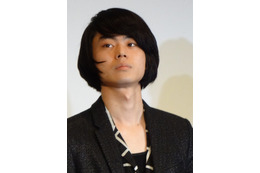 菅田将暉、アドリブで城田優にビンタ! 「それだけイラッとした」 画像