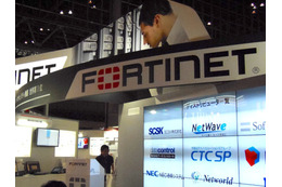 【Interop 2015 Vol.28】フォーティネット、100GbEを6基ぶん搭載したFortiGateシリーズの最上位モデルをデモ