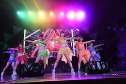 アプガ、初の日比谷野音ライブ開催! ずぶ濡れビキニ姿で大盛況! 画像