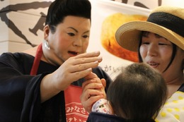 あの“マツコロイド”、一日店長に挑戦! 「私のこと怖い?」 画像