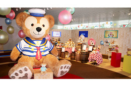 六本木ヒルズに巨大ダッフィー! 誕生10周年記念展示会スタート 画像