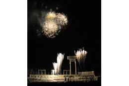 神宮外苑花火大会、夜空を彩る光と音の演出に大歓声! 画像