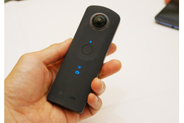 【IFA 2015】リコー、フルHD高解像度の全天球動画＆写真が撮れるカメラ「RICOH THETA S」を発表 画像