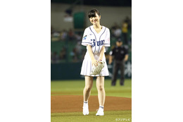 「あの花」めんま役・浜辺美波が始球式に挑戦! 画像