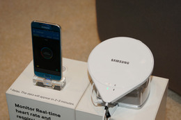 【IFA 2015】睡眠を分析してスマホアプリで健康に! サムスンのIoTデバイス「SleepSense」 画像