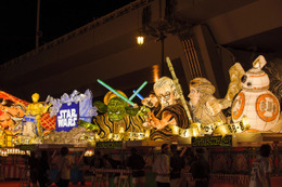 あのスター・ウォーズねぶたがハロウィンパレードに登場! 画像