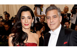 ジョージ&アマル・クルーニー夫妻、結婚1周年を2人きりで祝う 画像