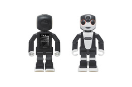シャープが二足歩行ロボット!モバイル通信対応で来年発売 画像