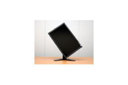 【Editor's Choice(液晶編1-2)】写真で見るFlexScan SX2461W——存在感十分だが意外とスリム! 画像