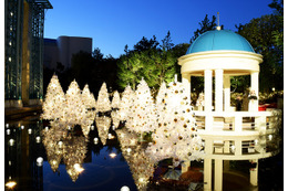 ディズニー・イクスピアリのクリスマスイルミネーション！ 幻想的な庭園が輝く夜 画像