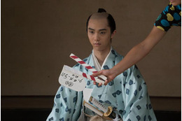 羽生結弦、ちょんまげ姿で映画初出演! 阿部サダヲ「キレイでした」 画像