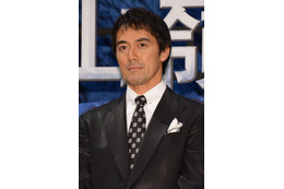 阿部寛、「岡田准一くんになってみたい!」過酷撮影で見せた頼れる姿 画像