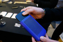 燃料電池でスマホを充電できるポータブルバッテリー!【MWC 2016 Vol.14】 画像