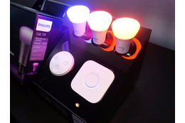 Siriで照明を操作!フィリップス、スマートLED照明「Hue」に新モデル 画像