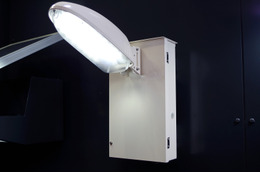 災害&停電時にも光を絶やさない!大容量蓄電池内蔵LED防犯灯 画像