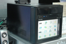 【台湾Valueを探る!〜COMPUTEX TAIPEI 2008〜】前面液晶を取り外してリモコンに!台湾Shuttleが謎のキューブPC 画像
