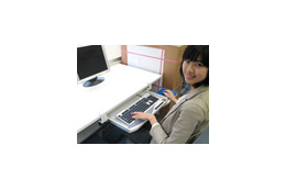 デスクへカンタン取り付け! クランプ式キーボードトレイ 画像