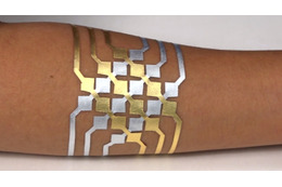 皮膚に貼り付けるだけ! スマホ操作ができるタトゥーシール「DuoSkin」 画像