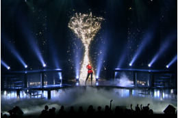 安室奈美恵が全国ホールツアースタート!リオ五輪ソング「Hero」に歓声 画像