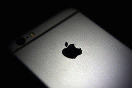 ついにイヤホンジャック廃止? 新型iPhoneの噂におびえる業界、そのワケとは 画像