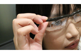 防災グッズ!? 自分の視力に合わせて調整できる万能メガネを使ってみた 画像