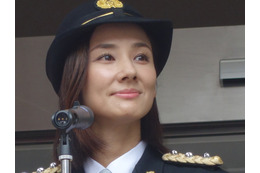 吉田羊、1日警察署長として中華街をパレード【フォトレポート】 画像