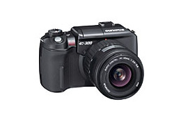 オリンパス、普及価格帯の有効800万画素デジタル一眼レフカメラ「E-300」 画像
