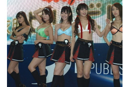 なんと、ステージで衣服ビリビリ撮影会が！……東京ゲームショウ2016 画像