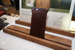 精密な木工加工の技術が冴えわたる！iPhoneケース＆Apple Watch充電スタンド【iPhoneケース展】
