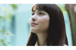 早見あかり、スーツ姿初々しい新入社員に!奮闘する姿をCMで演じる 画像