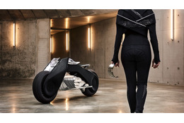 BMWの近未来型バイクがカッコいい！完全自立式＆ヘルメットや重装備が不要に 画像